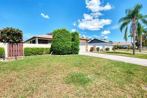 House in Englewood, Florida 2 bedrooms, 132.01 sq.m. № 1213529 - photo 3