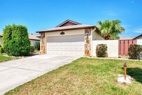 House in Englewood, Florida 2 bedrooms, 132.01 sq.m. № 1213529 - photo 1