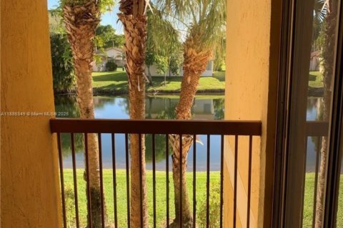 Condominio en venta en Tamarac, Florida, 2 dormitorios, 89 m2 № 1933265 - foto 3