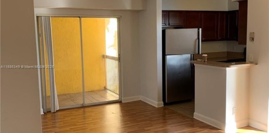 Condominio en Tamarac, Florida, 2 dormitorios № 1933265
