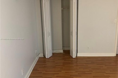 Condominio en venta en Tamarac, Florida, 2 dormitorios, 89 m2 № 1933265 - foto 2