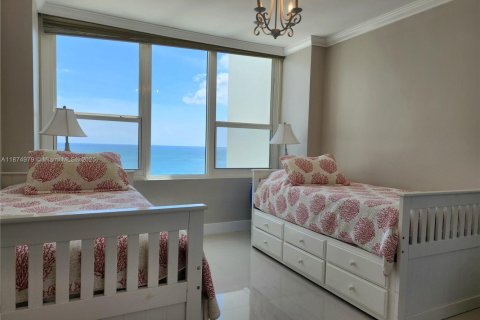 Copropriété à louer à Hollywood, Floride: 2 chambres, 103.12 m2 № 1925964 - photo 17