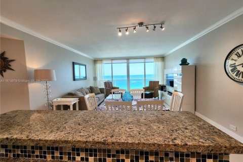 Copropriété à louer à Hollywood, Floride: 2 chambres, 103.12 m2 № 1925964 - photo 9