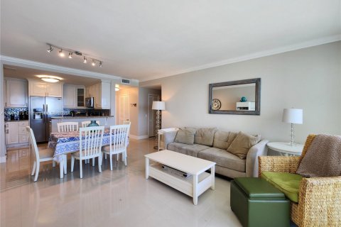 Copropriété à louer à Hollywood, Floride: 2 chambres, 103.12 m2 № 1925964 - photo 10