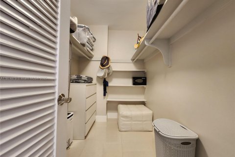 Copropriété à louer à Hollywood, Floride: 2 chambres, 103.12 m2 № 1925964 - photo 16