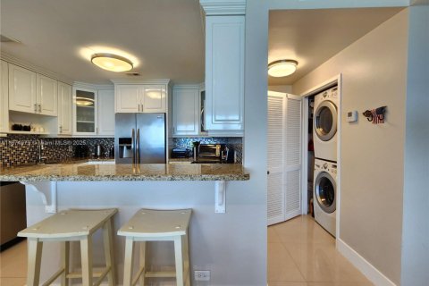 Copropriété à louer à Hollywood, Floride: 2 chambres, 103.12 m2 № 1925964 - photo 8