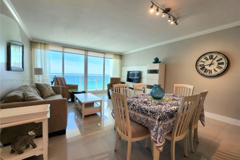 Copropriété à louer à Hollywood, Floride: 2 chambres, 103.12 m2 № 1925964 - photo 7