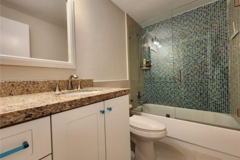 Copropriété à louer à Hollywood, Floride: 2 chambres, 103.12 m2 № 1925964 - photo 19