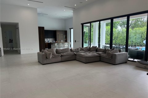 House in Miami, Florida 7 bedrooms, 409.51 sq.m. № 1859116 - photo 6