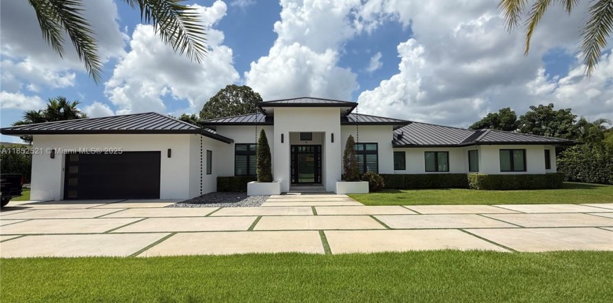 House in Miami, Florida 7 bedrooms, 409.51 sq.m. № 1859116