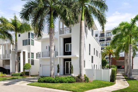 Villa ou maison à vendre à Doral, Floride: 4 chambres, 326.64 m2 № 2077771 - photo 2