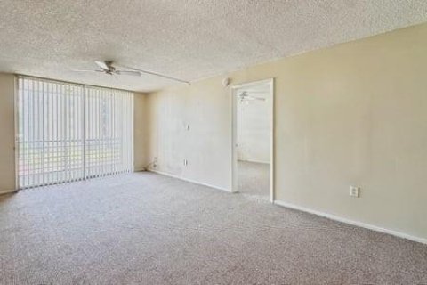 Condo in Miami, Florida, 1 bedroom  № 2362914 - photo 7