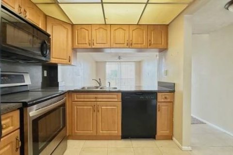 Condo in Miami, Florida, 1 bedroom  № 2362914 - photo 2