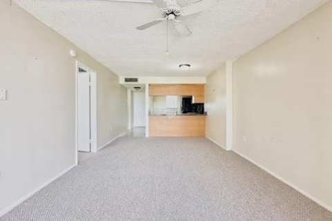 Condo in Miami, Florida, 1 bedroom  № 2362914 - photo 5