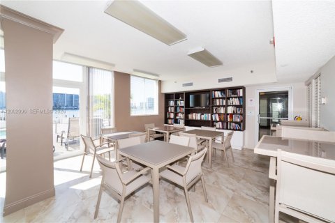 Condominio en venta en Sunny Isles Beach, Florida, 2 dormitorios, 101.26 m2 № 2068335 - foto 27