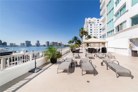 Condominio en venta en Sunny Isles Beach, Florida, 2 dormitorios, 101.26 m2 № 2068335 - foto 30