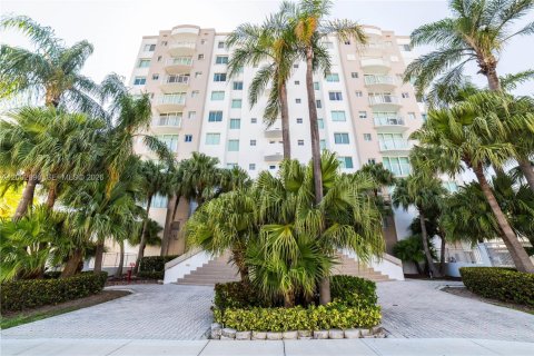 Condominio en venta en Sunny Isles Beach, Florida, 2 dormitorios, 101.26 m2 № 2068335 - foto 23