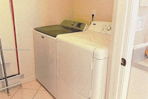 Condominio en venta en Sunny Isles Beach, Florida, 2 dormitorios, 101.26 m2 № 2068335 - foto 21