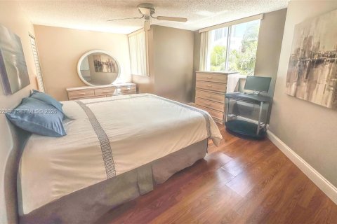 Condominio en venta en Sunny Isles Beach, Florida, 2 dormitorios, 101.26 m2 № 2068335 - foto 16