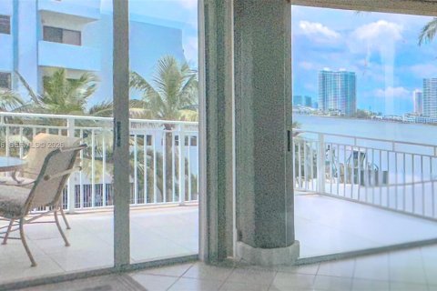 Condominio en venta en Sunny Isles Beach, Florida, 2 dormitorios, 101.26 m2 № 2068335 - foto 6