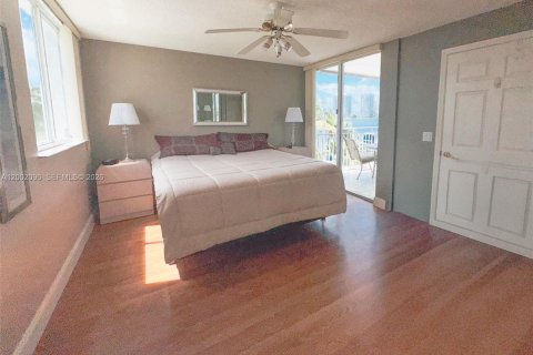 Condominio en venta en Sunny Isles Beach, Florida, 2 dormitorios, 101.26 m2 № 2068335 - foto 9