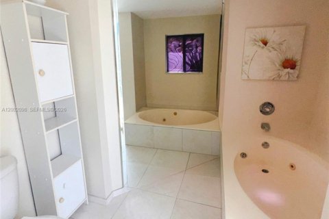 Condominio en venta en Sunny Isles Beach, Florida, 2 dormitorios, 101.26 m2 № 2068335 - foto 14