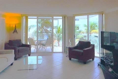 Condominio en venta en Sunny Isles Beach, Florida, 2 dormitorios, 101.26 m2 № 2068335 - foto 5