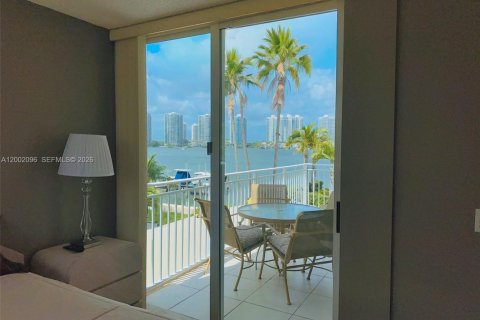 Condominio en venta en Sunny Isles Beach, Florida, 2 dormitorios, 101.26 m2 № 2068335 - foto 10