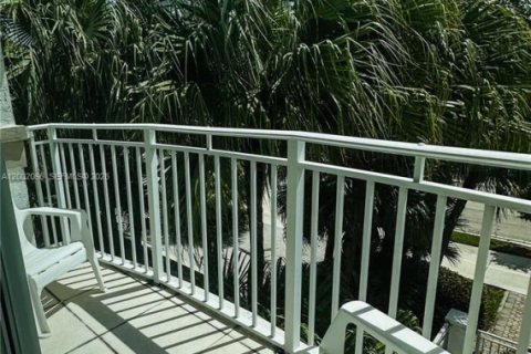 Condominio en venta en Sunny Isles Beach, Florida, 2 dormitorios, 101.26 m2 № 2068335 - foto 15