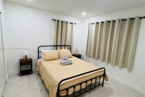 Villa ou maison à louer à Miami, Floride: 2 chambres, 137.03 m2 № 2076362 - photo 12