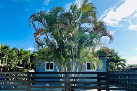 Villa ou maison à louer à Miami, Floride: 2 chambres, 137.03 m2 № 2076362 - photo 2