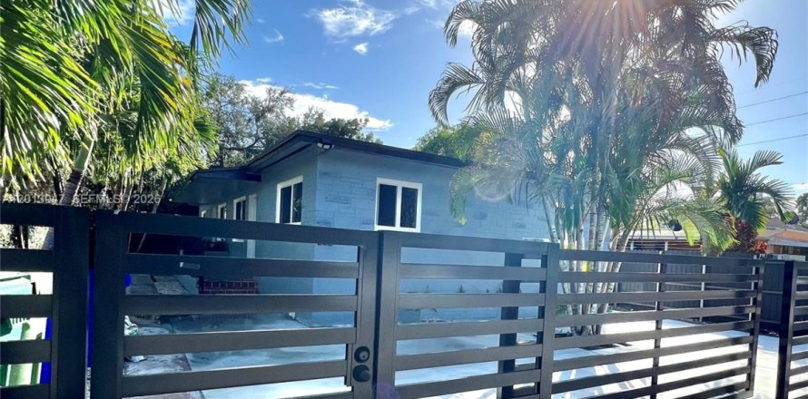 Villa ou maison à Miami, Floride 2 chambres, 137.03 m2 № 2076362