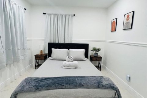Villa ou maison à louer à Miami, Floride: 2 chambres, 137.03 m2 № 2076362 - photo 9
