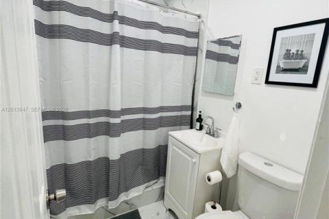 Villa ou maison à louer à Miami, Floride: 2 chambres, 137.03 m2 № 2076362 - photo 19
