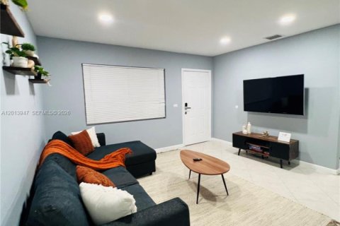 Villa ou maison à louer à Miami, Floride: 2 chambres, 137.03 m2 № 2076362 - photo 4
