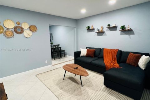 Villa ou maison à louer à Miami, Floride: 2 chambres, 137.03 m2 № 2076362 - photo 3