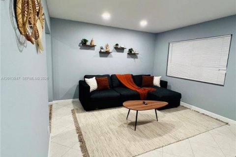 Villa ou maison à louer à Miami, Floride: 2 chambres, 137.03 m2 № 2076362 - photo 5