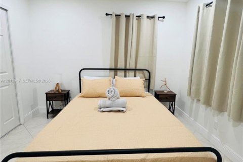 Villa ou maison à louer à Miami, Floride: 2 chambres, 137.03 m2 № 2076362 - photo 10
