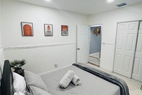 Villa ou maison à louer à Miami, Floride: 2 chambres, 137.03 m2 № 2076362 - photo 8