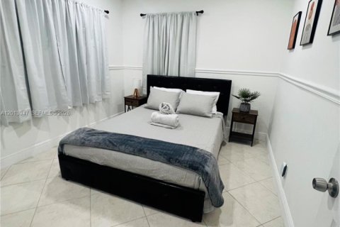Villa ou maison à louer à Miami, Floride: 2 chambres, 137.03 m2 № 2076362 - photo 7