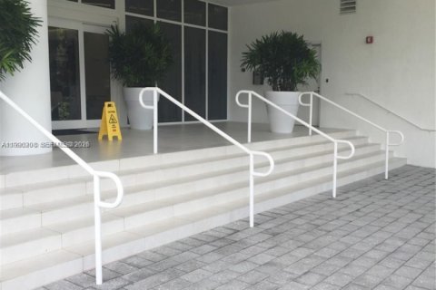Copropriété à louer à Miami, Floride: 1 chambre, 63.17 m2 № 2168639 - photo 6