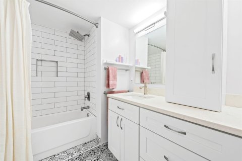 Condo in Fort Lauderdale, Florida, 3 bedrooms № 2249628 - photo 18