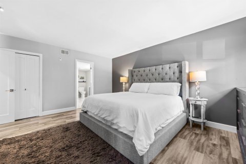 Condo in Fort Lauderdale, Florida, 3 bedrooms № 2249628 - photo 11