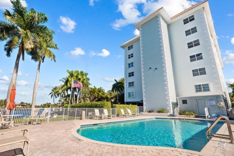 Condo in Fort Lauderdale, Florida, 3 bedrooms № 2249628 - photo 23