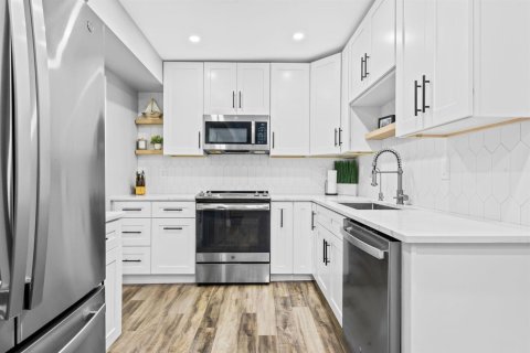 Condo in Fort Lauderdale, Florida, 3 bedrooms № 2249628 - photo 7