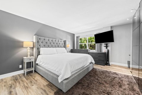 Condo in Fort Lauderdale, Florida, 3 bedrooms № 2249628 - photo 8