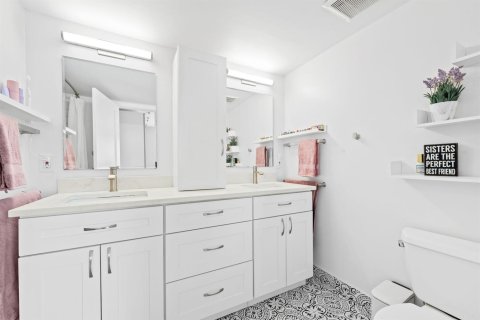 Condo in Fort Lauderdale, Florida, 3 bedrooms № 2249628 - photo 17