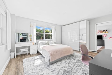 Condo in Fort Lauderdale, Florida, 3 bedrooms № 2249628 - photo 16