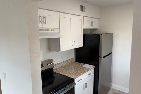 Condominio en alquiler en Tampa, Florida, 2 dormitorios, 89.19 m2 № 1841899 - foto 9