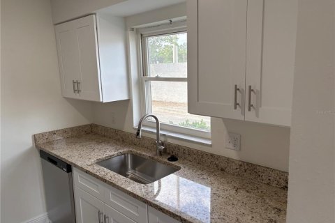 Condominio en alquiler en Tampa, Florida, 2 dormitorios, 89.19 m2 № 1841899 - foto 8